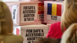 Αυξανόμενη απειλή για το δικαίωμα στην άμβλωση στην Ευρώπη, προειδοποιεί η Διεθνής Αμνηστία