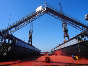 Την Κυριακή φτάνει η νέα πλωτή δεξαμενή «Piraeus III»