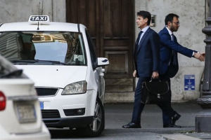 Κρίσιμες ώρες για το σχηματισμό κυβέρνησης στην Ιταλία - Ο Τζουζέπε Κόντε στο Προεδρικό Μέγαρο