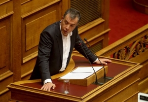 Θεοδωράκης: Ωρα να περάσετε από την ηδονή των συνθημάτων στη δράση