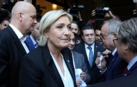 Στην αστυνομία οι βοηθοί της Λεπέν για τη φερόμενη κατάχρηση ευρωπαϊκών πόρων