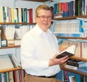 Αίσθηση θυματοποίησης βλέπει στους έλληνες ο Κέβιν Φέδερστον