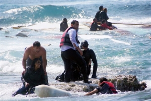 Νεκρό πεντάχρονο κοριτσάκι σε ναυάγιο με πρόσφυγες ανοικτά της Λέσβου