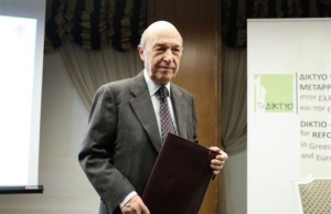 Σημίτης: Υποσχέσεις χωρίς μελέτη η κατάργηση των πανελλαδικών