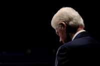 <div>«Κερδίστε 5.000 δολάρια φωνάζοντας "ο Μπιλ Κλίντον είναι βιαστής"»</div>