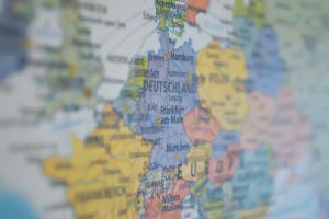 Αυστηρότεροι περιορισμοί στις βίζες Ρώσων πολιτών από την Ευρωπαϊκή Επιτροπή