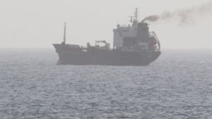 Επιχείρηση διάσωσης του πληρώματος του ελληνόκτητου φορτηγού πλοίου που επλήγη από τους Χούθι