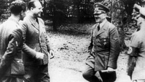 Παρίσι Ιούνιος 1940: Σβάστικες στην Αψίδα του Θριάμβου και μαζική φυγή