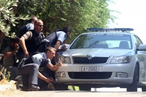 Αστυνομικός τραυματίστηκε στο πρόσωπο από πυρά αγνώστου