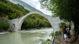 «Καλλιτεχνικό καραβάνι διασχίζει τα Ζαγοροχώρια και δημιουργεί νέες συνέργειες»
