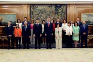 Ισπανία: 11 γυναίκες στην κυβέρνηση Σάντσεθ - Ορκίστηκε ενώπιον Φελίπε