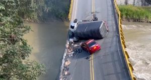 Κολομβία: Νεκροί 2 αστυνομικοί μετά από κατάρρευση γέφυρας – Δείτε βίντεο
