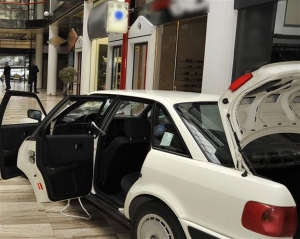 Ελεύθερος με απαγόρευση εξόδου από τη χώρα ο γιος του γνωστού τραγουδιστή