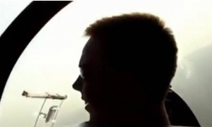 Βίντεο: Ο νεαρός Αντρέας Λούμπιτς σε εκπαιδευτικές πτήσεις