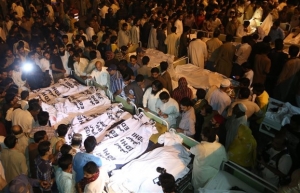 Πολύνεκρη επίθεση αυτοκτονίας στη μεθόριο Πακιστάν-Ινδίας