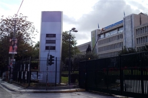 Αστυνομικές δυνάμεις προληπτικά έξω από τη ΝΕΡΙΤ