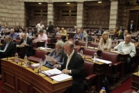 Αντίθετα τα κόμματα της αντιπολίτευσης στο πολυνομοσχέδιο