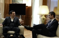 Πρώτη κοινοβουλευτική μάχη Τσίπρα - Μητσοτάκη στην προ ημερησίας διατάξεως συζήτηση για το ασφαλιστικό