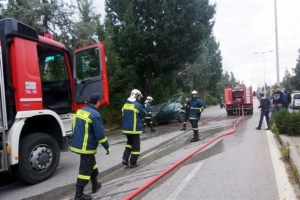 Αυτοκίνητο τυλίχτηκε στις φλόγες εν κινήσει στη Νέα Μηχανιώνα