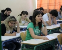 Στα θρανία των Πανελλαδικών υπουργείο και μαθητές