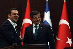 Το προσφυγικό στην τηλεφωνική επικοινωνία Τσίπρα-Νταβούτογλου