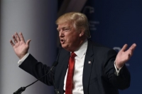 Υπογραφές μαζεύουν Βρετανοί για απαγόρευση στον Τραμπ εισόδου στη χώρα