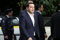 Οπισθεν ολοταχώς σε όλα τα μέτωπα