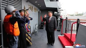 Κιμ Γιονγκ Ουν: Εξοπλισμός του Βορειοκορεατικού Πολεμικού Ναυτικού με πυρηνικά όπλα