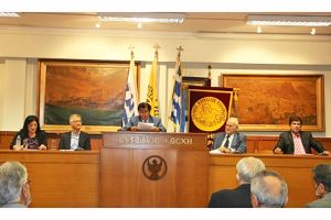 Στην κατάμεστη Εύξεινο Λέσχη Θεσσαλονίκης έγινε η παρουσίαση του βιβλίου «Ιχνηλατώντας τις ρίζες μας, στο Καρς του Καυκάσου»