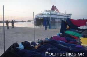 Χωρισμένο στα δύο με συρματόπλεγμα το λιμάνι της Χίου