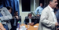 Μέλη του ΠΑΜΕ διέκοψαν ομιλία του Κατρούγκαλου στην Καλαμάτα