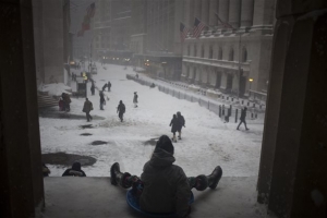 Παράλυση λόγω του χιονού στις ανατολικές ΗΠΑ, τουλάχιστον 18 θάνατοι