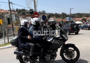 Στο Νοσοκομείο «Παπανικολάου» ο Θάνος Πλεύρης και η Μίνα Γκάγκα (vid)