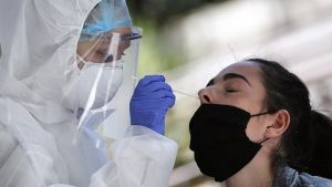 Ξεκίνησαν τα rapid test από το ΕΟΔΥ για τον κορονοϊό στη νέα παραλία