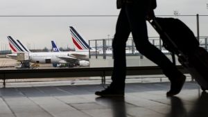 Η ΕΕ ανέστειλε πλήρως τη συμφωνία διευκόλυνσης έκδοσης θεωρήσεων με τη Ρωσία