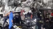 Χάος στην Ουκρανία: Ρωσικός πύραυλος κατεδάφισε πολυκατοικία στην Οδησσό – Παιδιά ανάμεσα στα θύματα (vid)