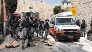 Πλατεία Τεμενών: Συγκρούσεις μεταξύ Παλαιστινίων και Ισραηλινών αστυνομικών – Επτά άνθρωποι στο νοσοκομείο