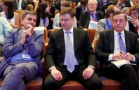 Αντίστροφη μέτρηση για έξοδο στις αγορές