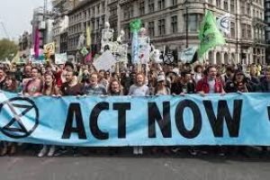 Λονδίνο: Μπαράζ διαδηλώσεων για την κλιματική κρίση