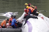 Ταϊβάν: Στους 19 οι νεκροί σε πτώση αεροπλάνου σε ποταμό