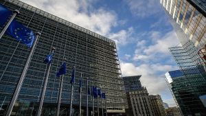 Θετική στάση της Ευρωπαϊκής Επιτροπής για συνάντηση Τραμπ – Πούτιν στη Βουδαπέστη