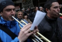 Διαμαρτυρία επιστημονικών φορέων μετά μουσικής στο υπουργείο Εργασίας