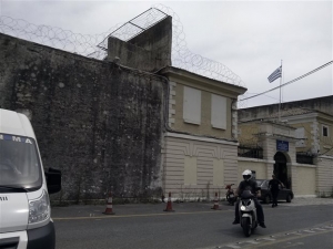 Δύο μήνες ανεξέλεγκτοι οι... σκαπανείς βαρυποινίτες της Κέρκυρας