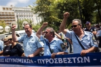 Στους δρόμους και οι ένστολοι κατά του Ασφαλιστικού