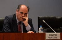 Φορτσάκης: «Ωρολογιακή βόμβα τα κενά στα σχολεία»