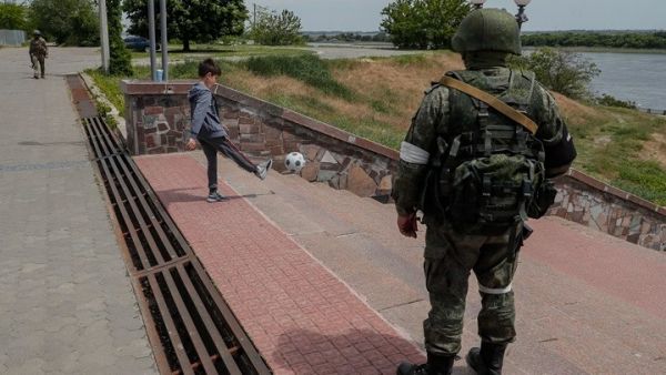 Το Κίεβο ανακοίνωσε ότι βομβάρδισε μια γέφυρα στην κατεχόμενη Χερσώνα