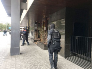Βαρκελώνη: Γυναίκα κρατείται όμηρος στο προξενείο του Μάλι
