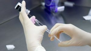 Ολλανδία: Μόνο οι άνω των 60 θα εμβολιαστούν με AstraZeneca