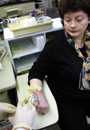 Αυξάνεται η συμμετοχή ασφαλισμένων στις εργαστηριακές εξετάσεις