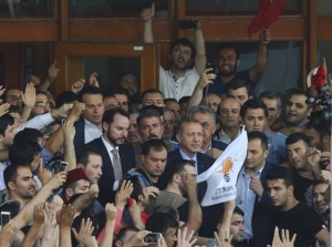 Με την κατηγορία της «προδοσίας» συνελήφθησαν ο πρώην αρχηγός της Πολεμικής Αεροπορίας και ο διοικητής Εκπαίδευσης Χερσαίων Δυνάμεων